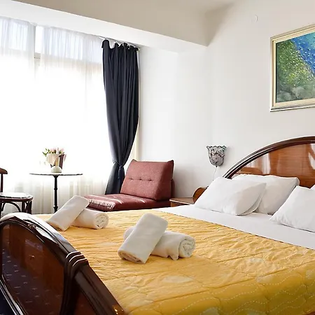 Hotel Nico 3*